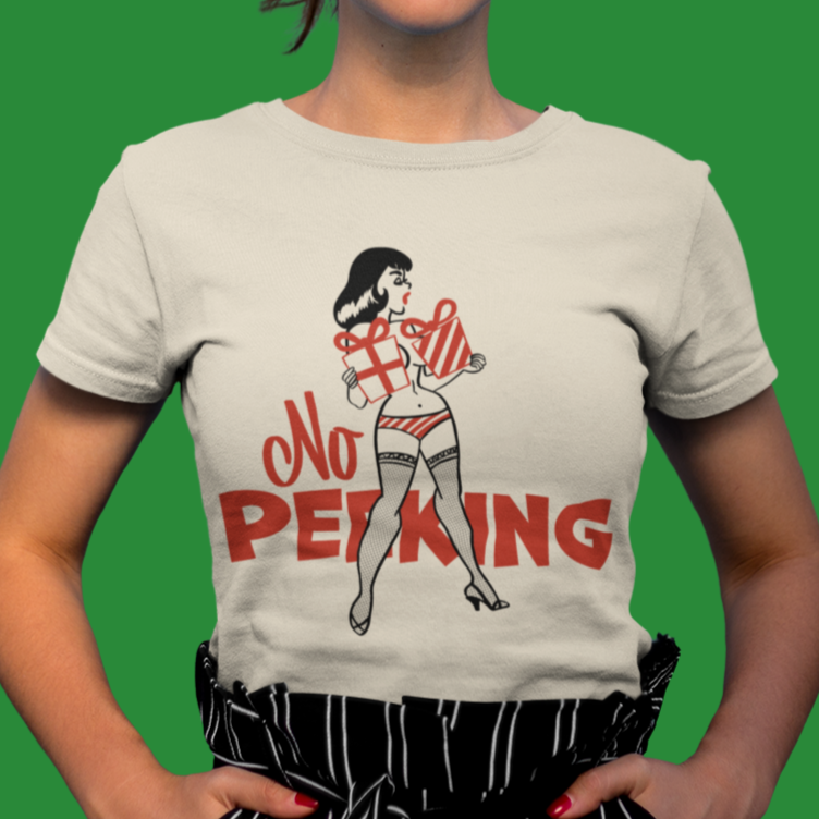 No Peeking - Pinup Christmas Women's T-shirt